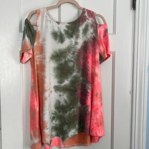 Cold shoulder boutique top